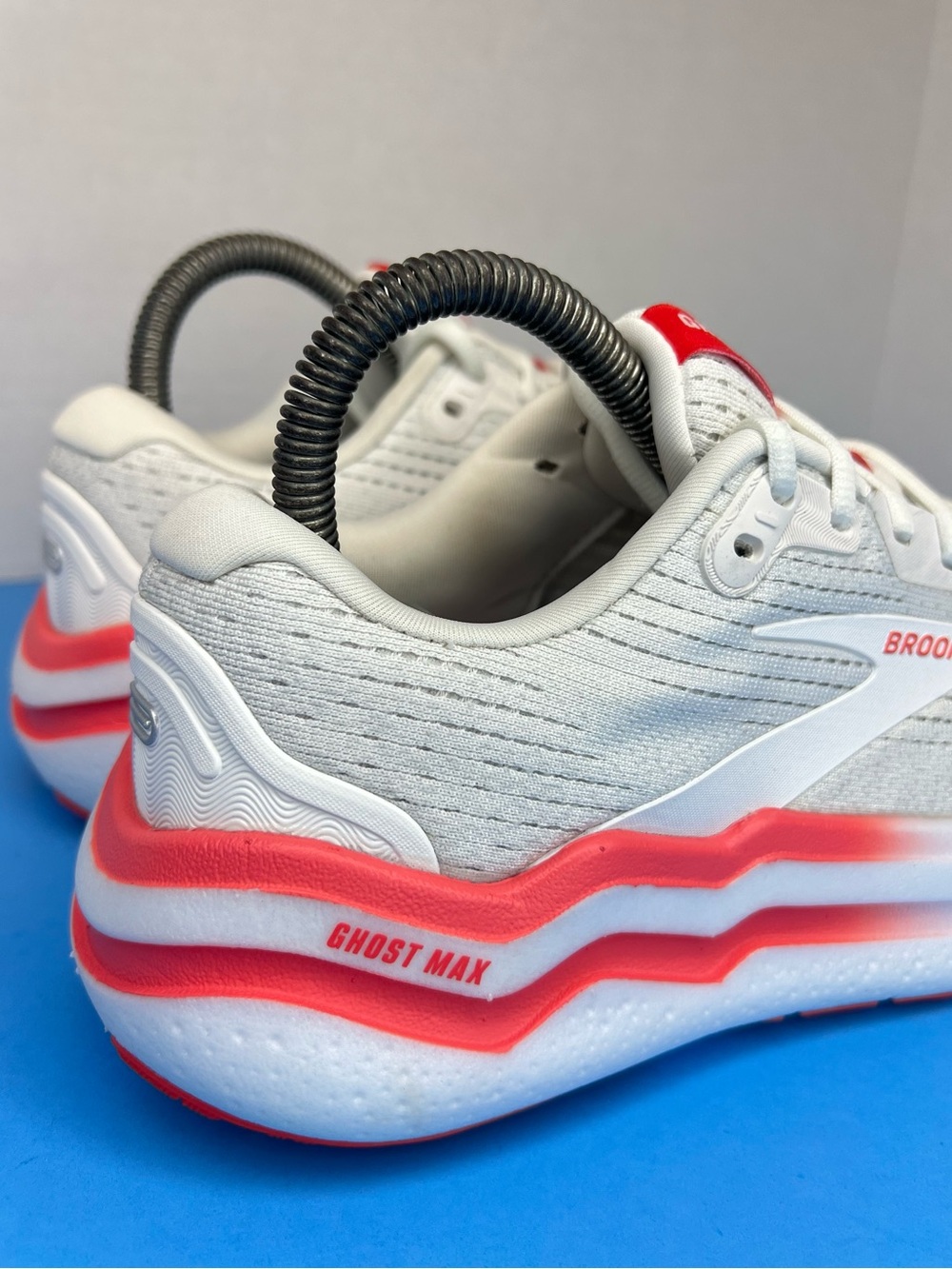 Brooks Ghost Max 2 Womens 6.5B White/Hot Coral Running Shoes 1204201B174 XLNT! - Picture 6 of 14